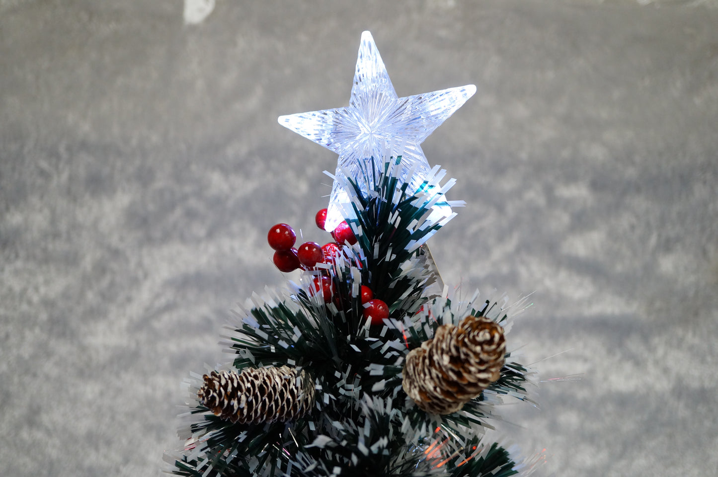 Pre-Lit 6 ft Artificial Xmas Tree with Berries, Stars and Pinecone